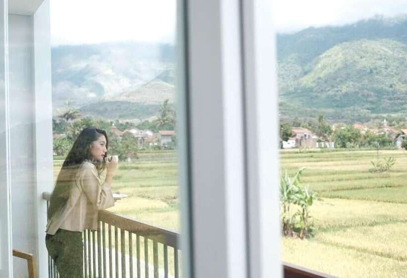 ホテル Santika Garut