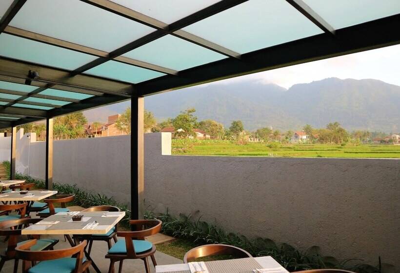 ホテル Santika Garut