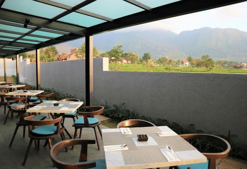 ホテル Santika Garut