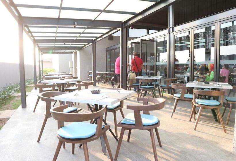 ホテル Santika Garut