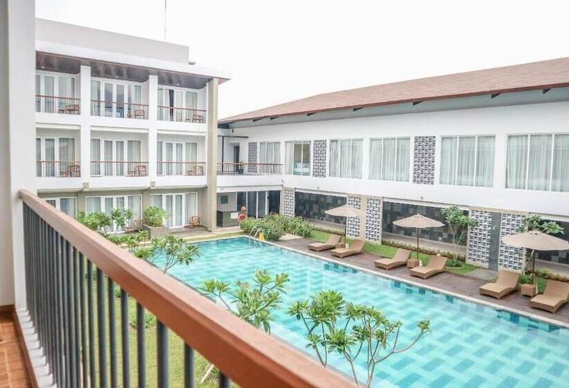 ホテル Santika Garut