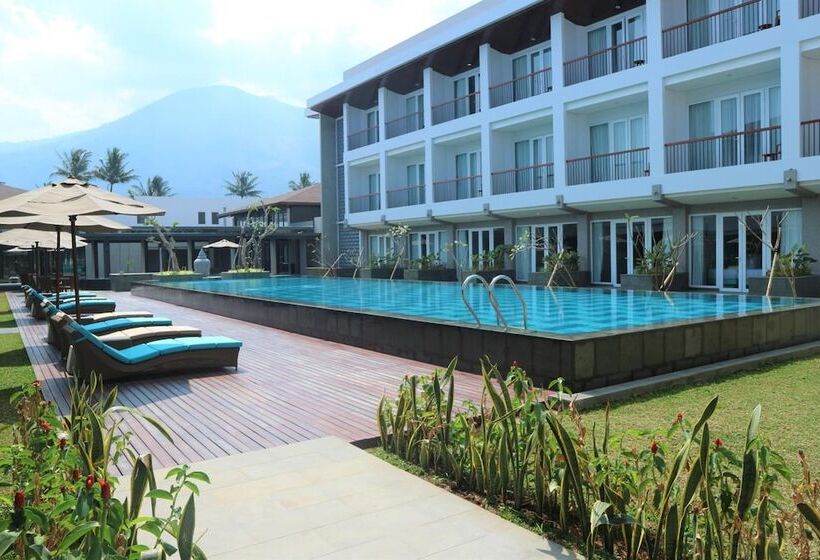 ホテル Santika Garut