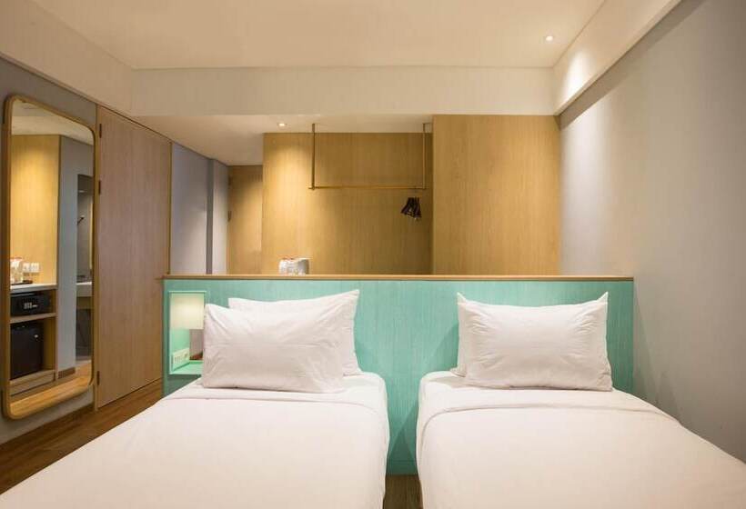 ホテル Santika Garut