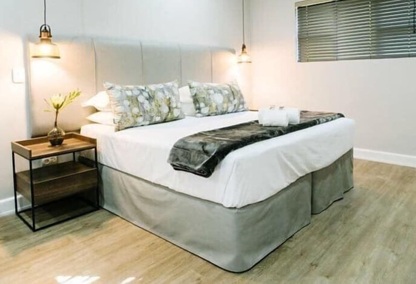 פנסיון 30 On Whites Guesthouse