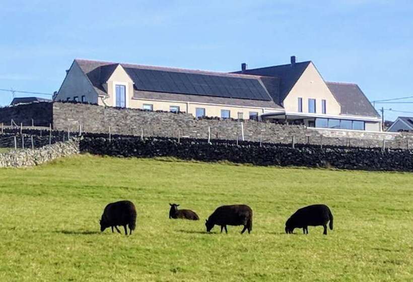 فندق صغير Canolfan Y Fron