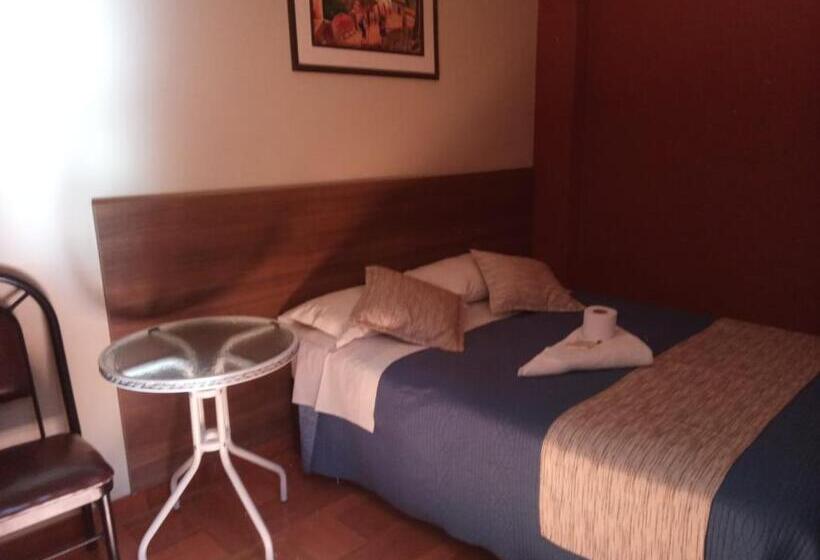 هاستل Cálido Hostal