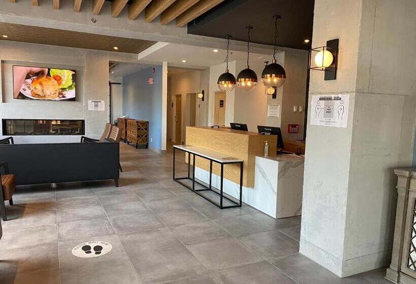 فندق صغير Lake Placid Inn: Main Street