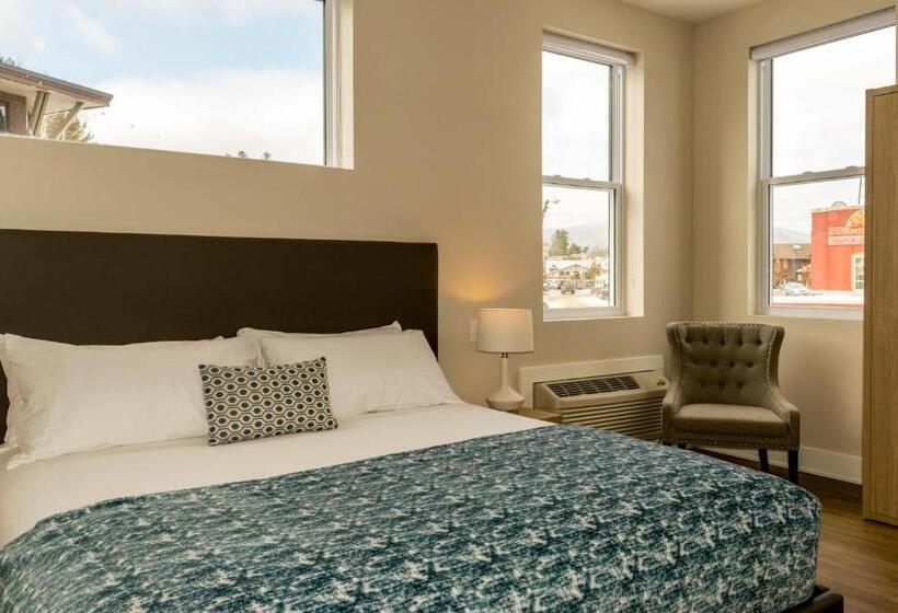 فندق صغير Lake Placid Inn: Main Street