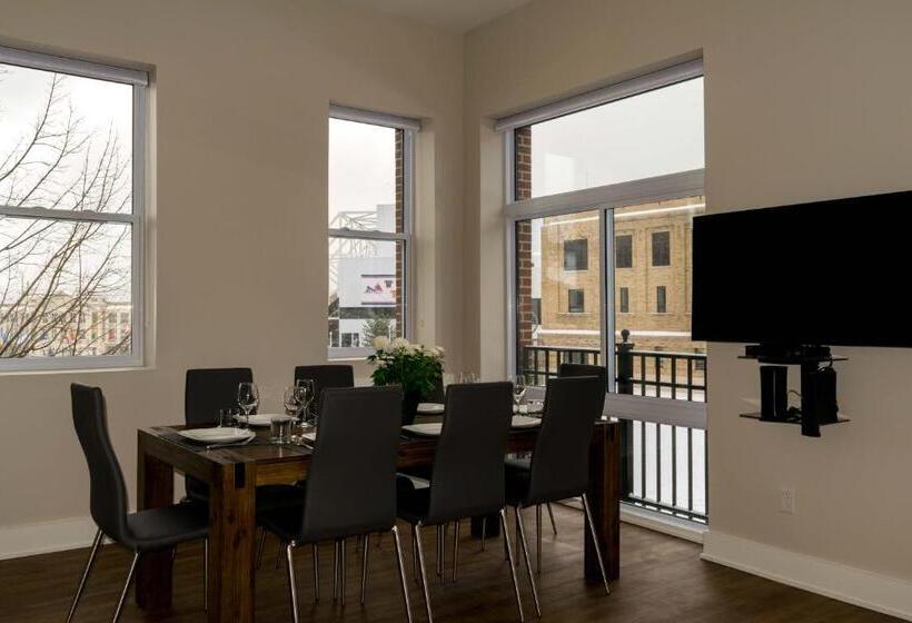 فندق صغير Lake Placid Inn: Main Street