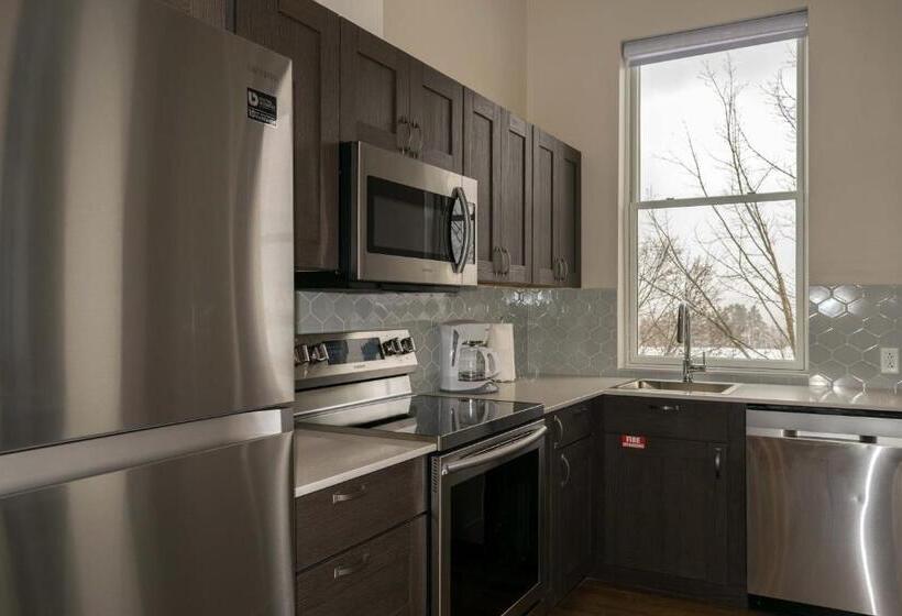 فندق صغير Lake Placid Inn: Main Street