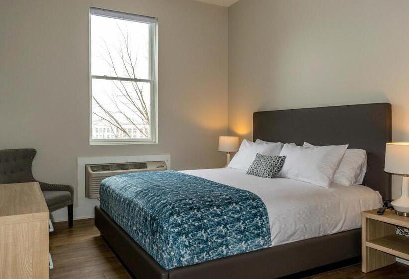 فندق صغير Lake Placid Inn: Main Street