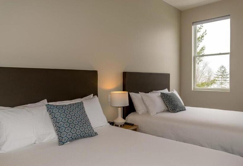 فندق صغير Lake Placid Inn: Main Street