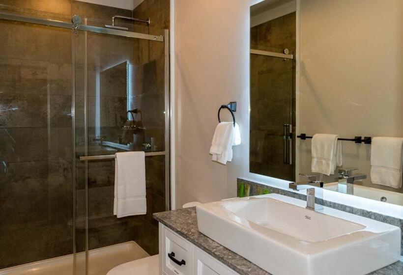 فندق صغير Lake Placid Inn: Main Street