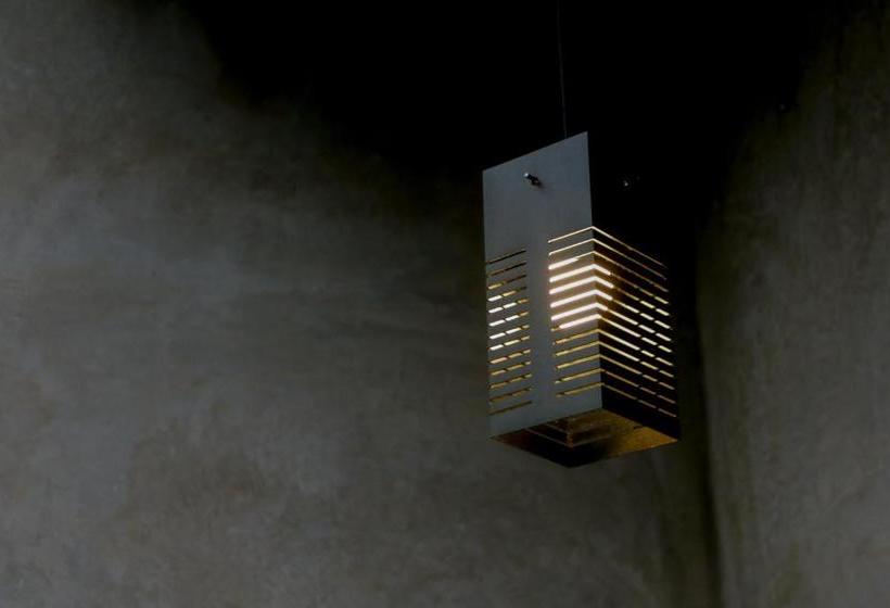 민박 Riverview Lodge