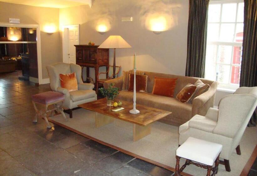 فندق Bossenstein Golf & Polo Club