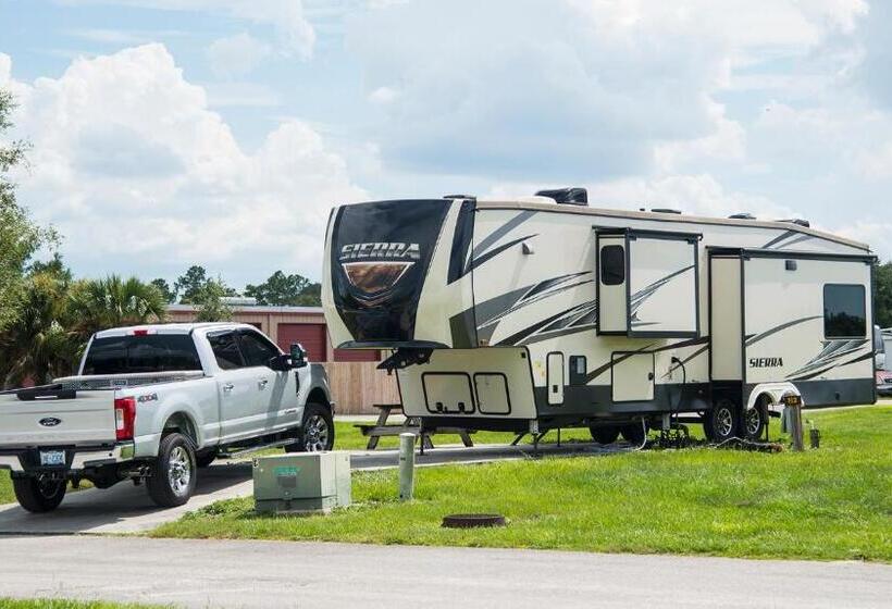فندق Camp Mack, A Guy Harvey Lodge