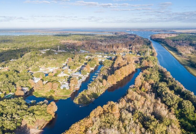 فندق Camp Mack, A Guy Harvey Lodge