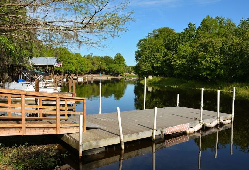 فندق Camp Mack, A Guy Harvey Lodge