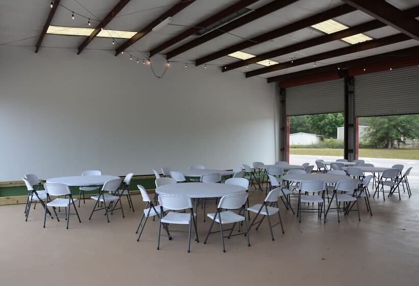 فندق Camp Mack, A Guy Harvey Lodge