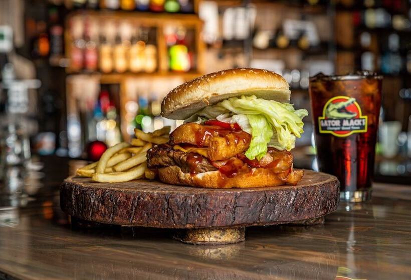 فندق Camp Mack, A Guy Harvey Lodge