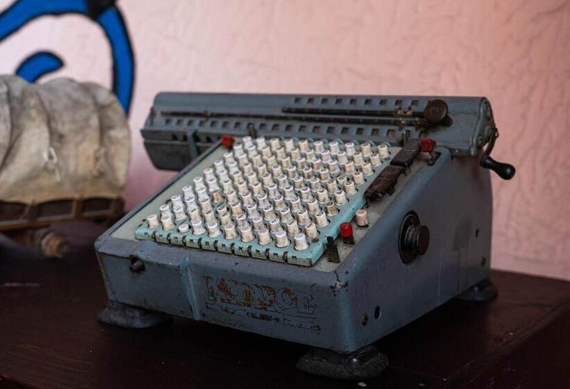 فندق Hostal Chesal