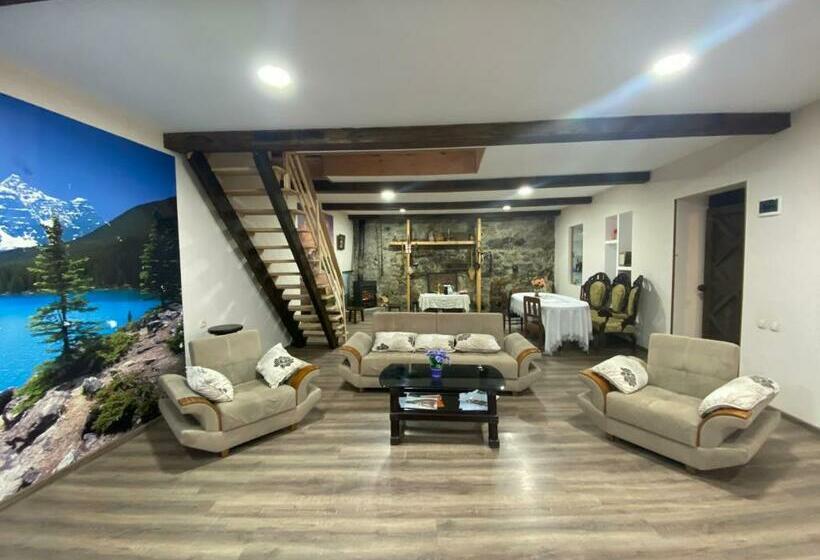 پانسیون Iuri Udesiani S Guesthouse