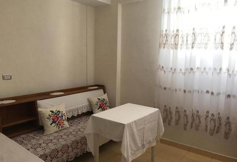 پانسیون Tourists Guest House