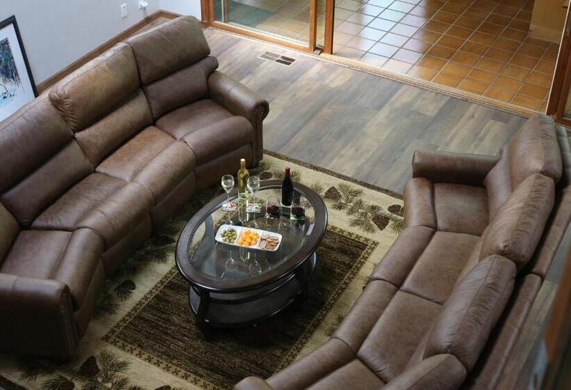 Ponderosa Ridge A B & B