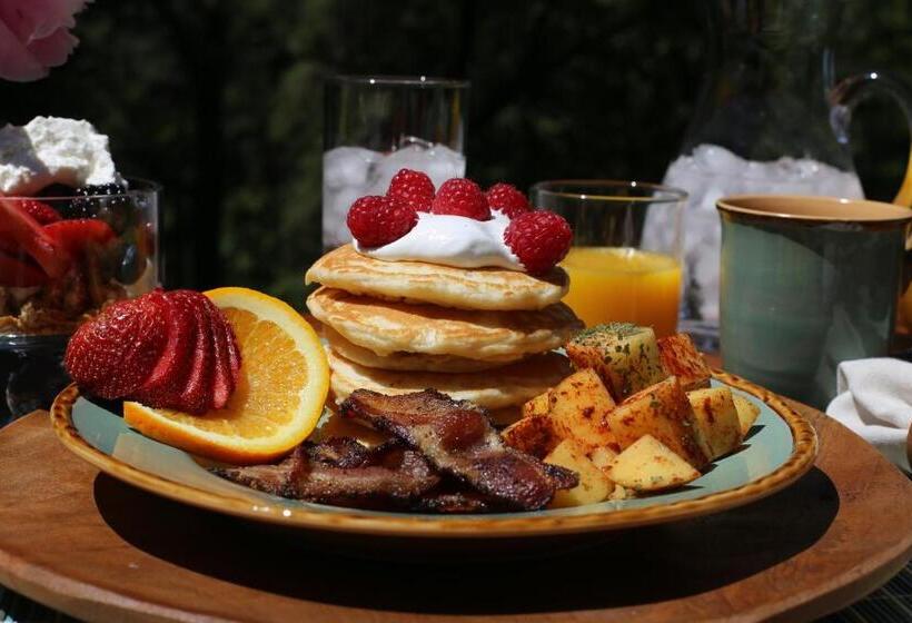 Ponderosa Ridge A B & B