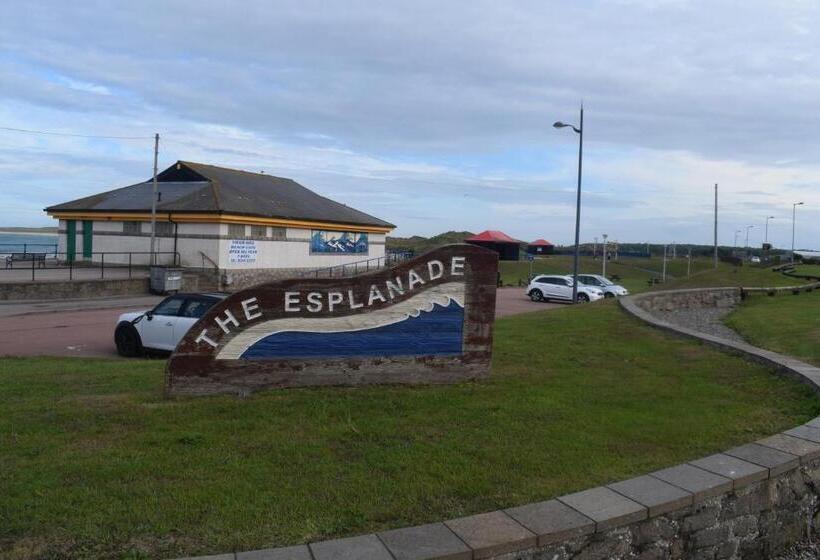 فندق صغير Cheers Cafe Bar & Tavern