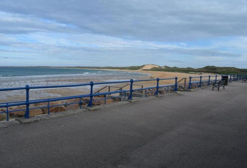 فندق صغير Cheers Cafe Bar & Tavern