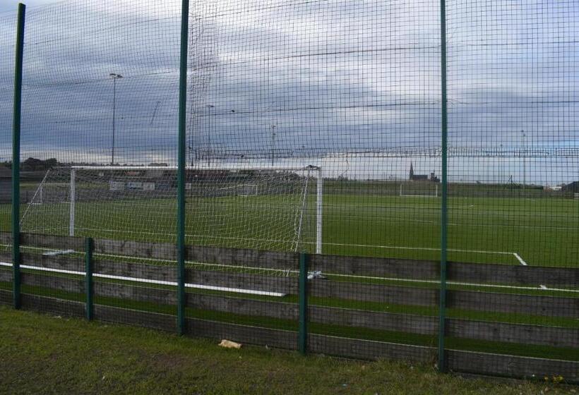 فندق صغير Cheers Cafe Bar & Tavern