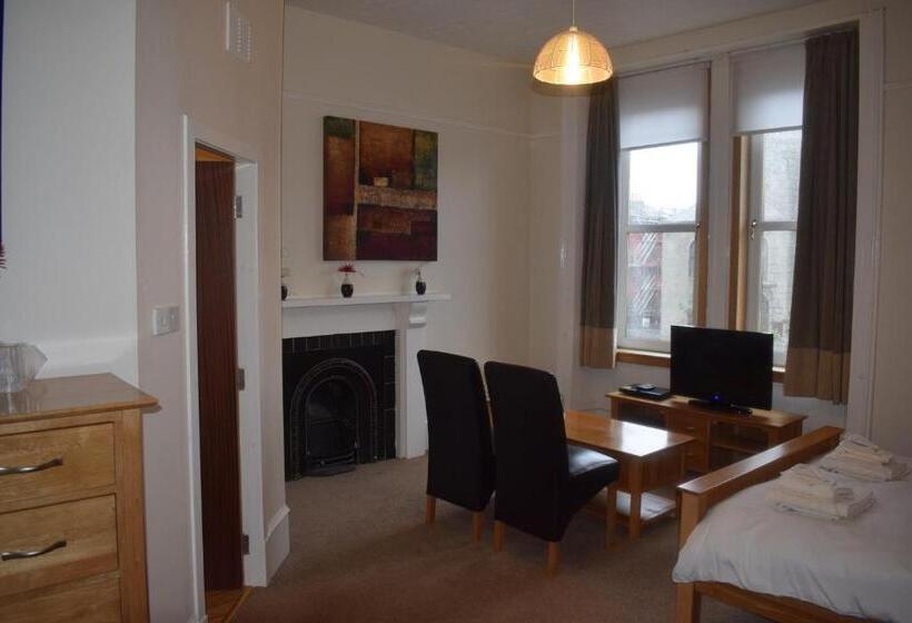 فندق صغير Cheers Cafe Bar & Tavern