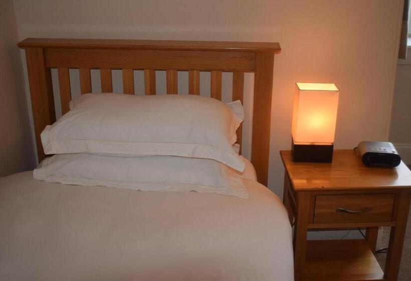 فندق صغير Cheers Cafe Bar & Tavern