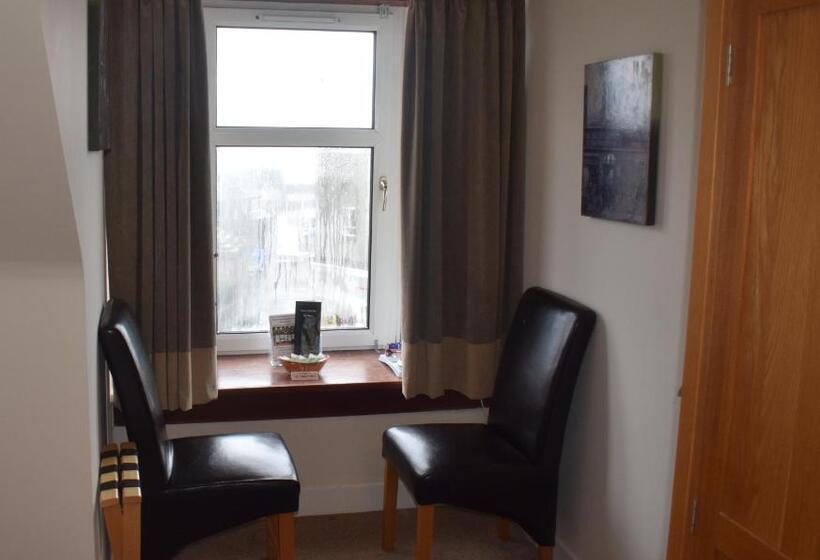 فندق صغير Cheers Cafe Bar & Tavern