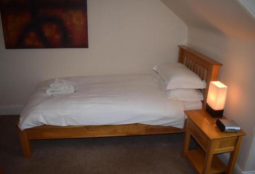 فندق صغير Cheers Cafe Bar & Tavern