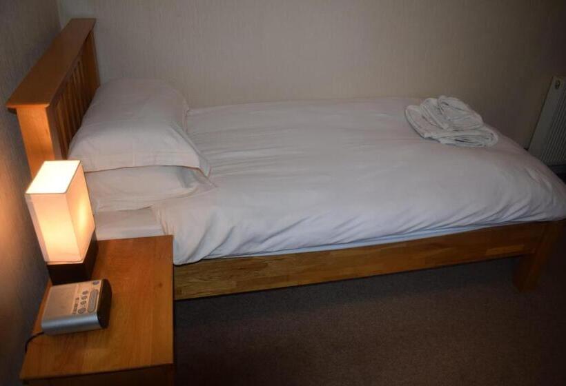 فندق صغير Cheers Cafe Bar & Tavern