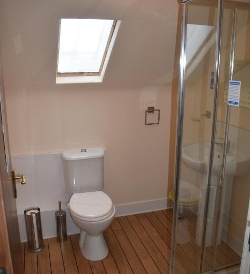 فندق صغير Cheers Cafe Bar & Tavern