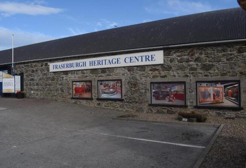 فندق صغير Cheers Cafe Bar & Tavern