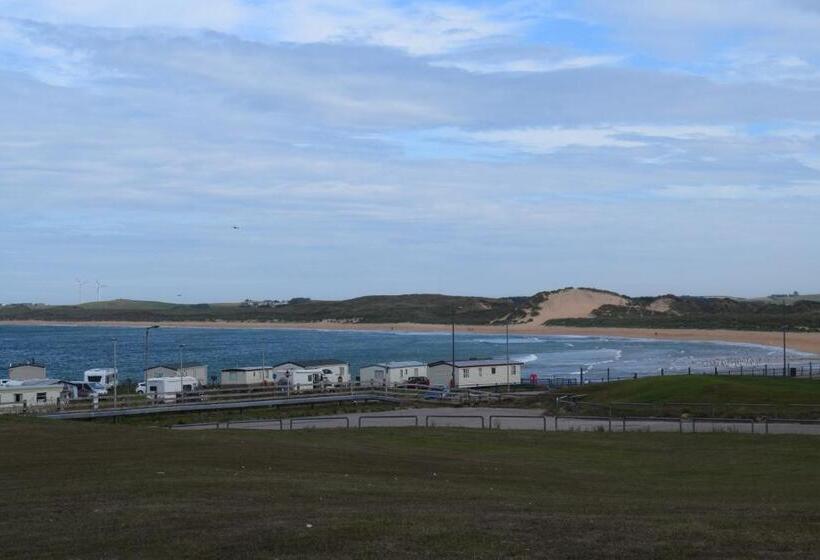 فندق صغير Cheers Cafe Bar & Tavern