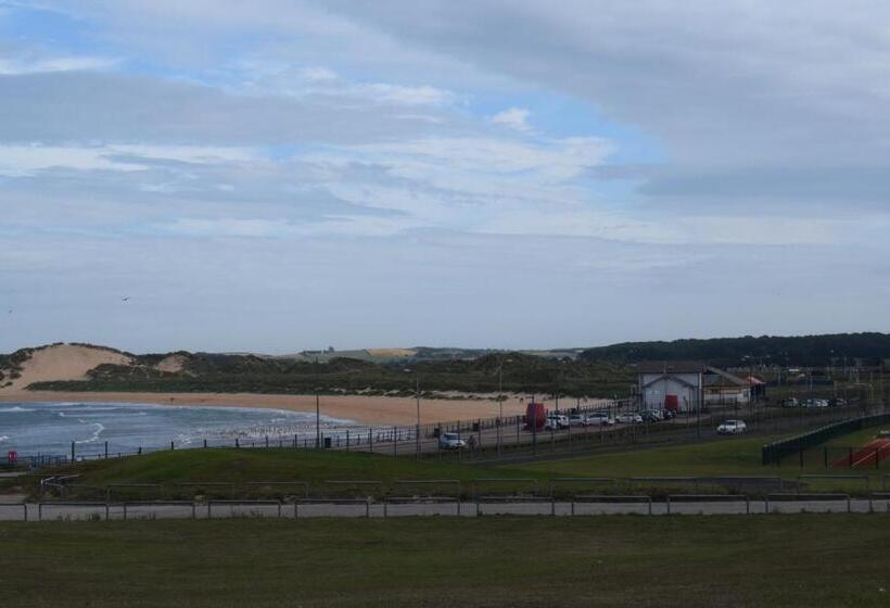 فندق صغير Cheers Cafe Bar & Tavern