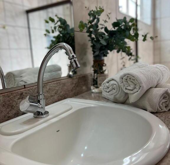 הוסטל Rogai Hotel Pousada