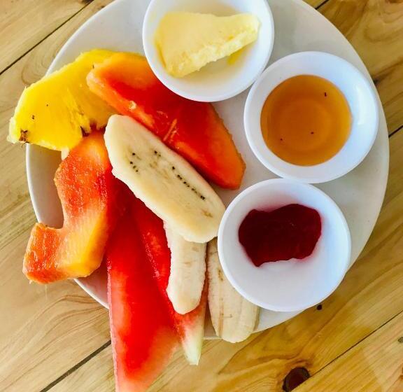 تختخواب و صبحانه Laligurasvilla Beachside Escape   100m To Beach