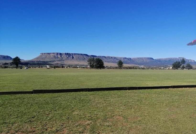 ベッドアンドブレックファースト Skylight Lodge