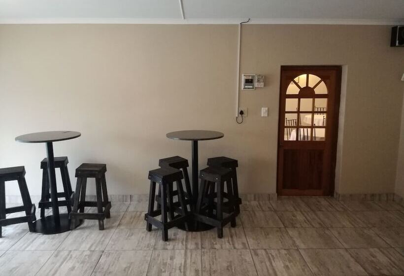 ベッドアンドブレックファースト Skylight Lodge