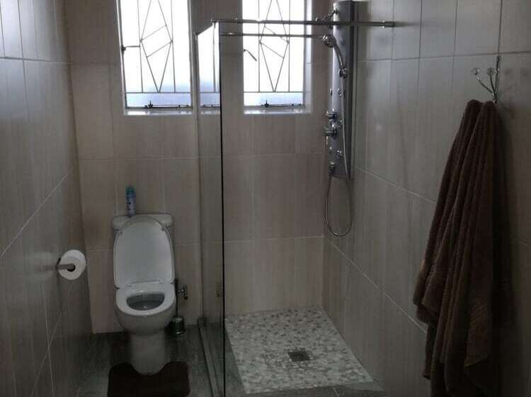 ベッドアンドブレックファースト Skylight Lodge