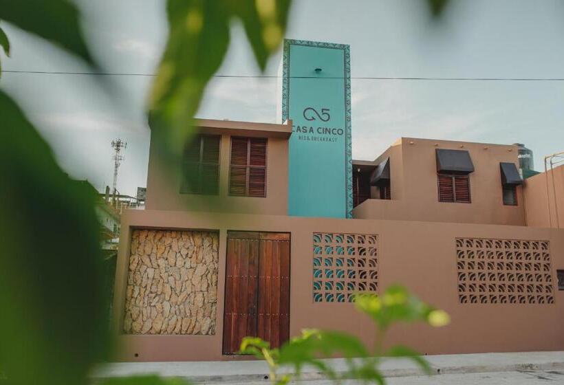 Casa 5 Bed & Breakfast