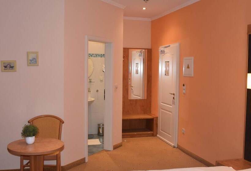 Отель Am Bahnhof