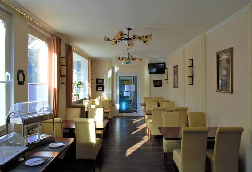 Отель Am Bahnhof