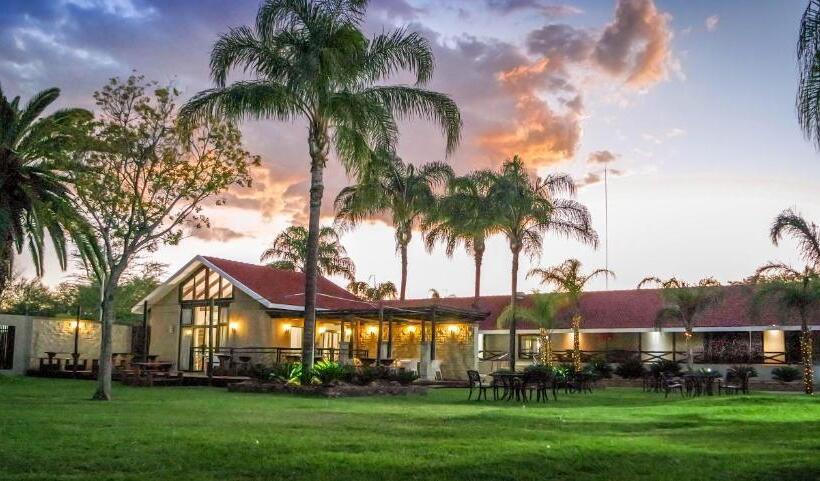 בית מלון כפרי Machauka Lodge
